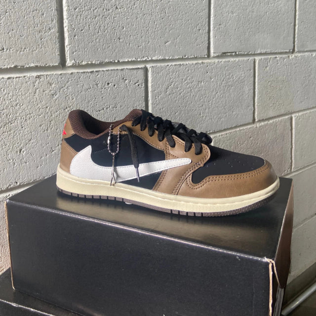 TÊNIS AIR JORDAN 1 TRAVIS SCOTT – MARROM PRETO BEGE