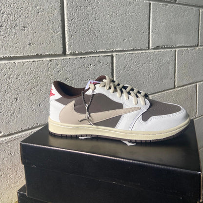 AIR JORDAN 1 TRAVIS SCOTT – REVERSE MOCHA MARFIM MARROM