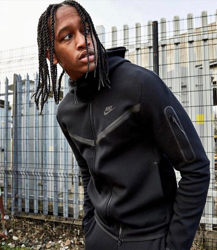 nike tech fleece preto