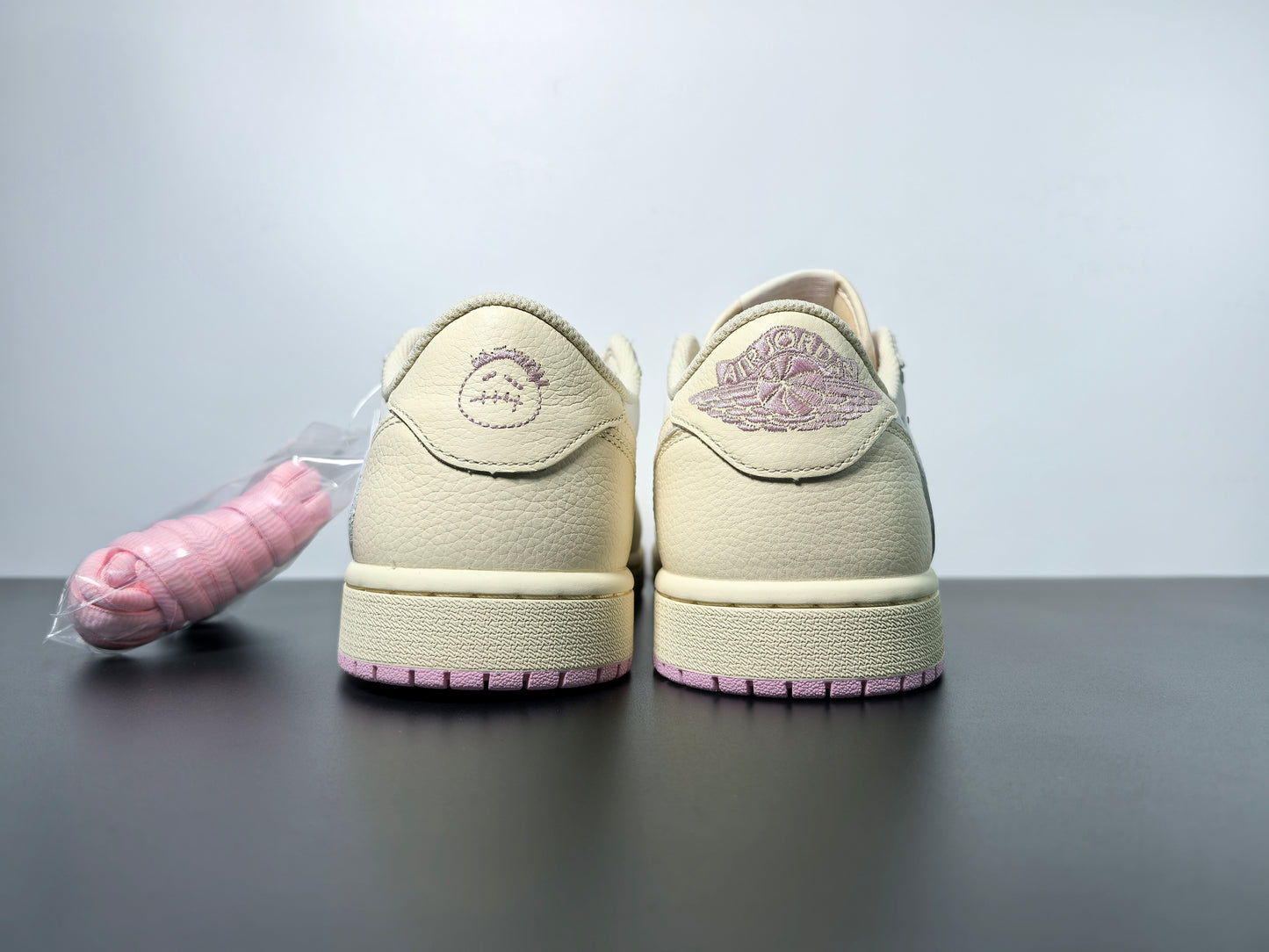 Travis Scott x Jordan 1 Retro Low Muslin Pink Sail Shy Pink