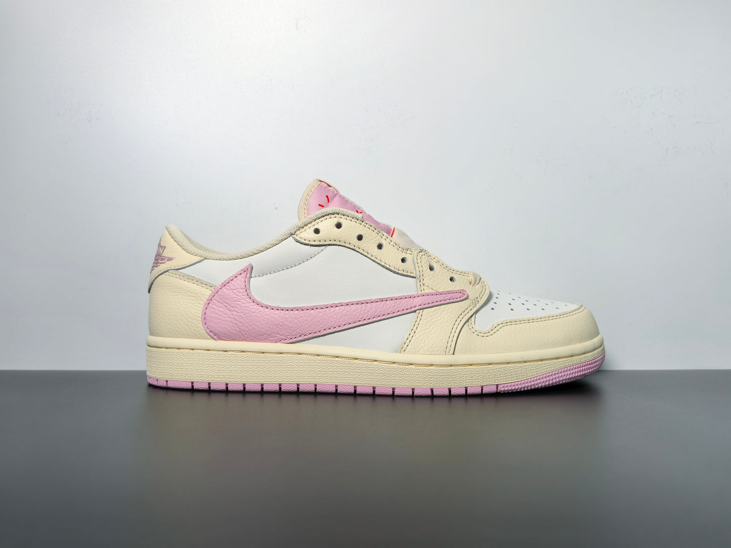 Travis Scott x Jordan 1 Retro Low Muslin Pink Sail Shy Pink