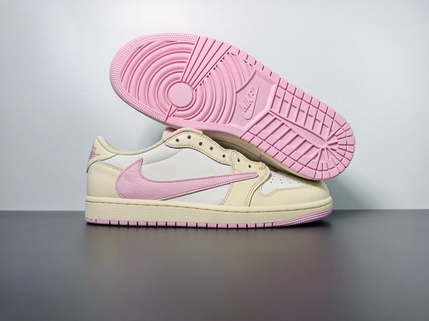 Travis Scott x Jordan 1 Retro Low Muslin Pink Sail Shy Pink