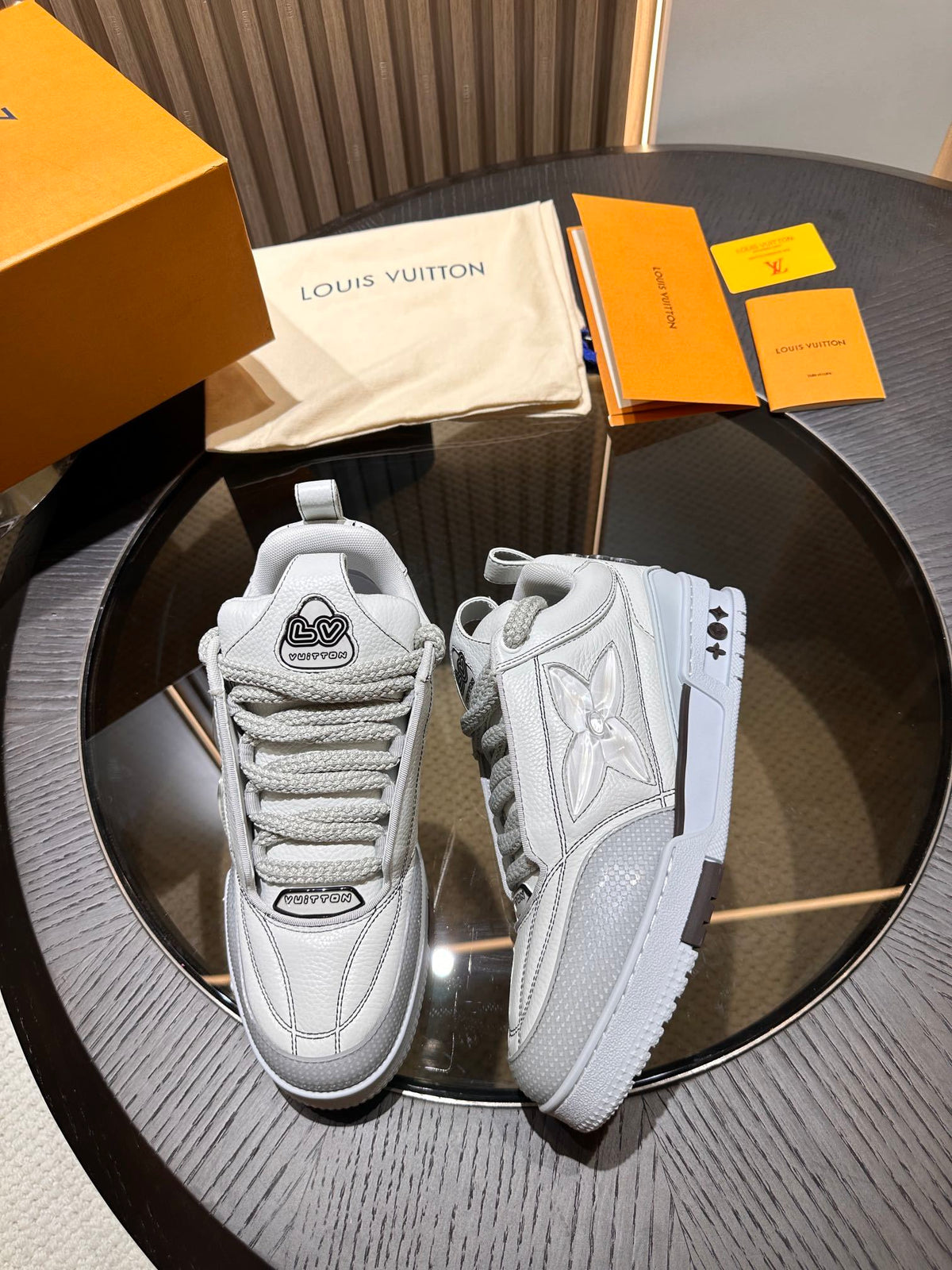 LV Trainer Chumbo cinza