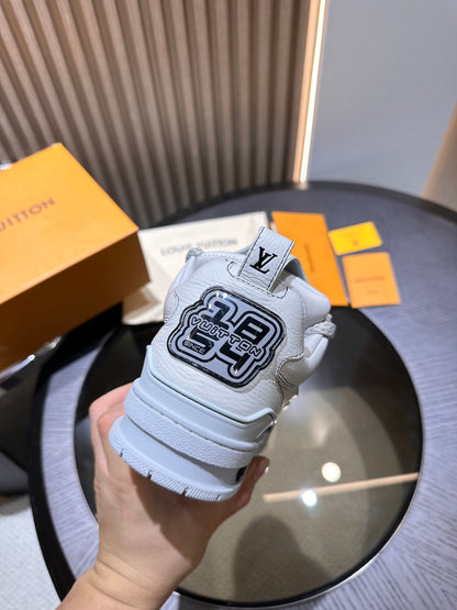 LV Trainer Chumbo cinza